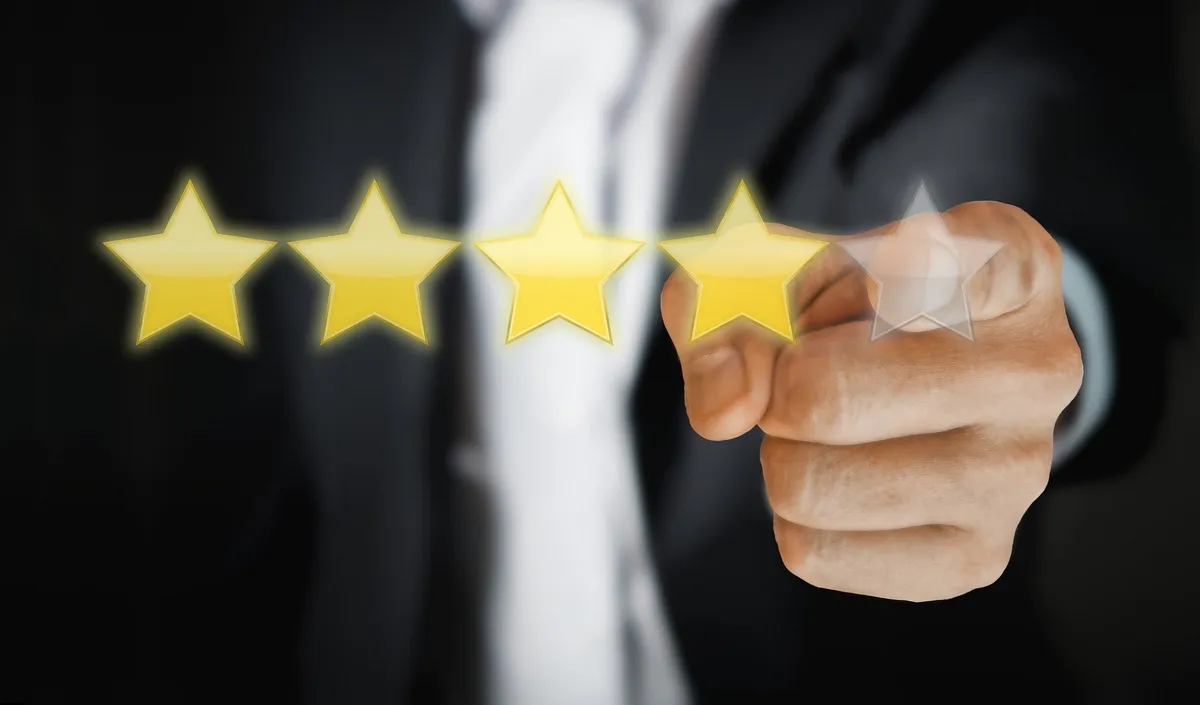 Customer leaving a 4-star rating on a real estate business website