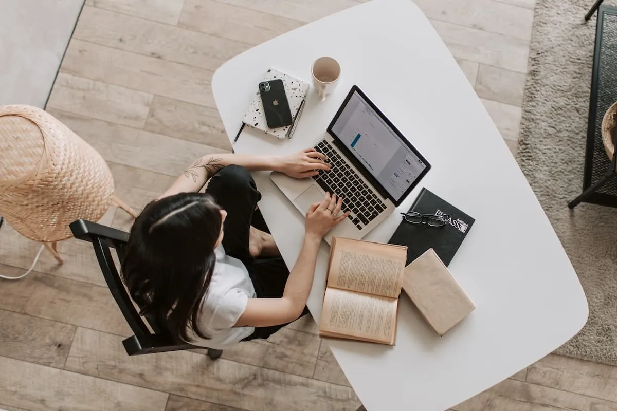 young-lady-typing-on-keyboard-of-laptop-in-living-room