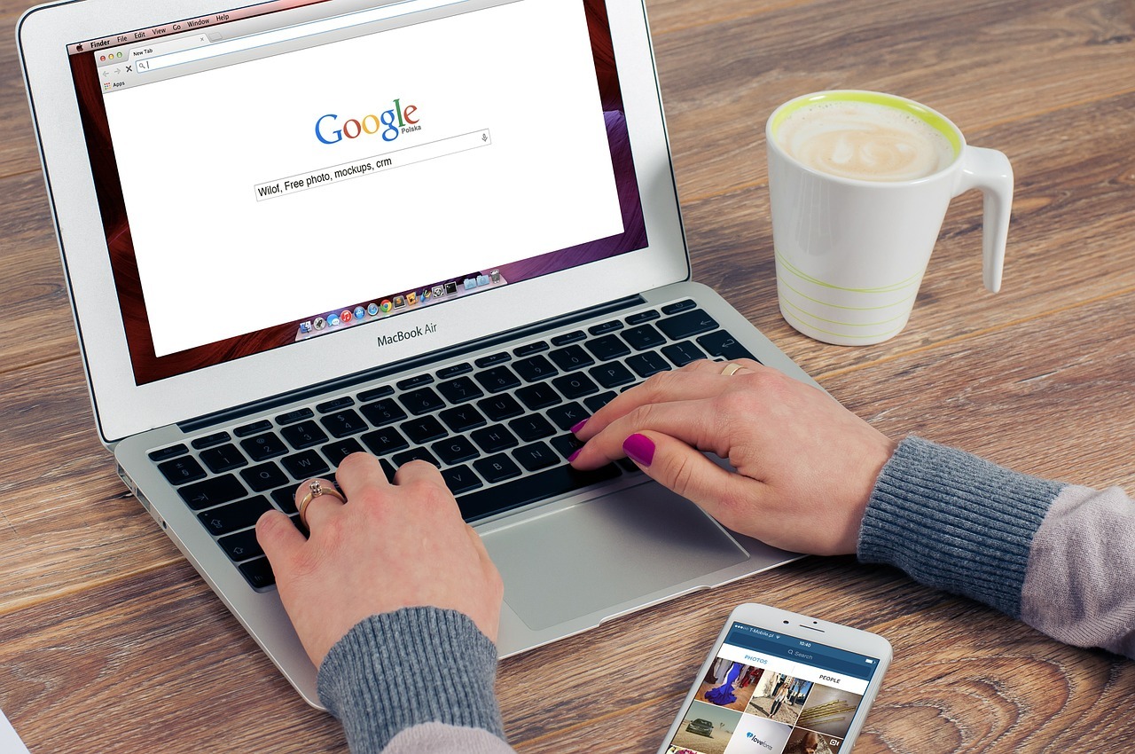 typing in a search query in google typing in a search query in google