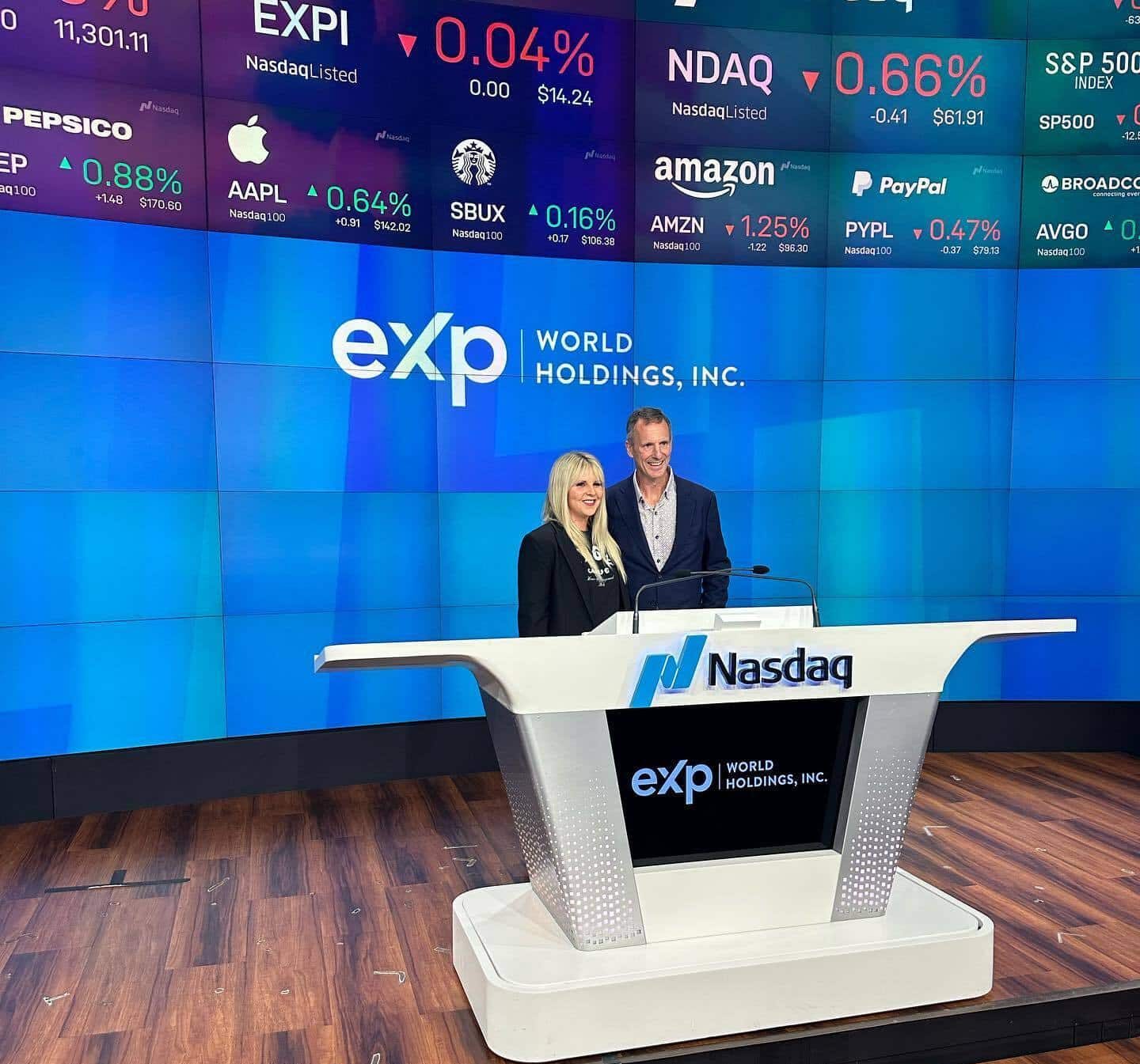 Avery Carl from eXp Realty ringing the NASDAQ closing bell