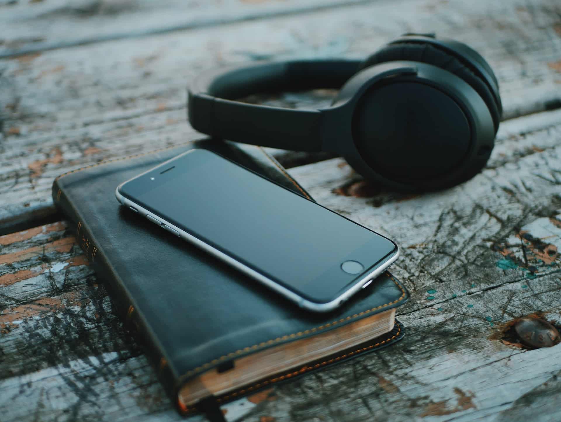 Newbie real estate investors must consider their exposure level and niche when choosing a podcast alternative
